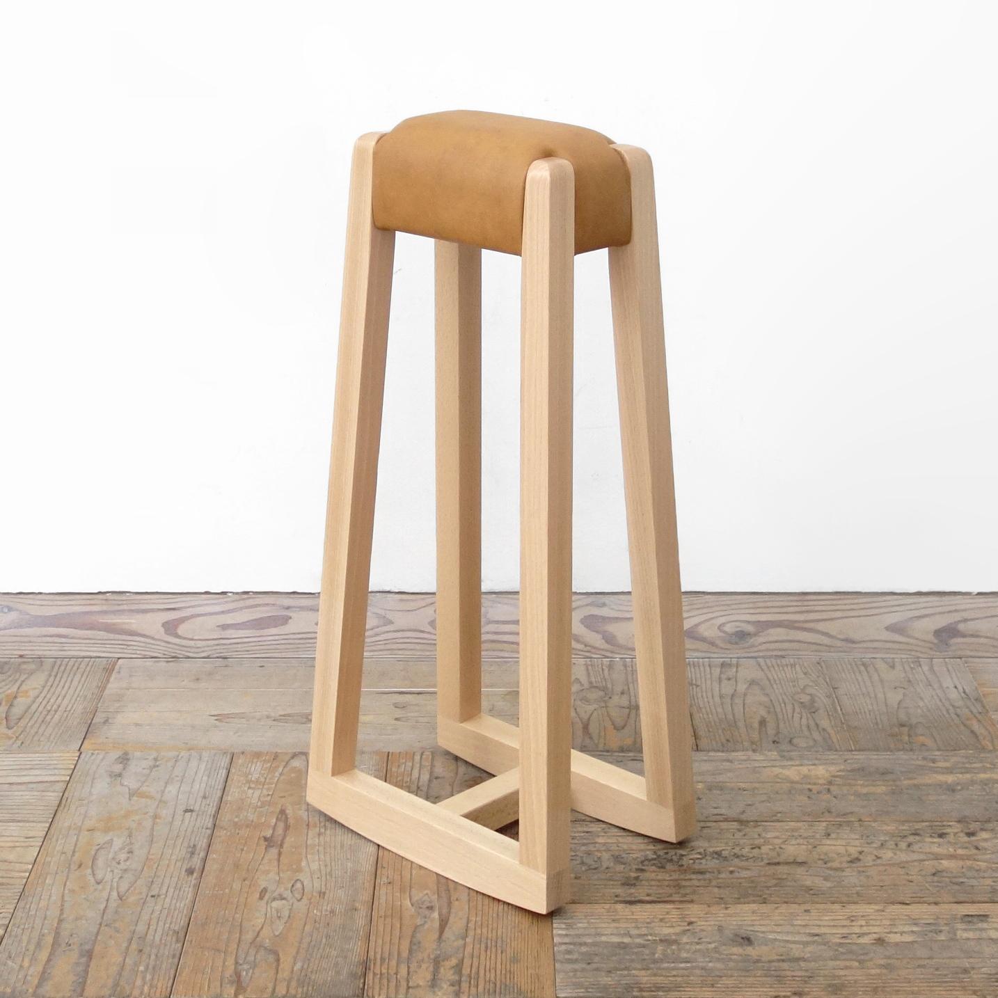 らくらスツール (ナチュラル × 合成皮革キャメル)1枚目の画像